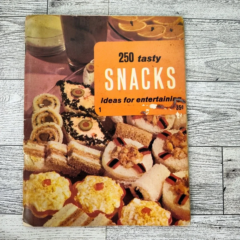 250 Tasty Snack Ideas for Entertaining Cookbook Booklet 1970 Vtg‎ Culinary Arts